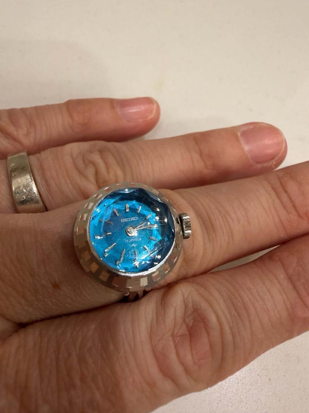Seiko 11-0290 AWGP Ring Watch Blue Dial Faceted Glass